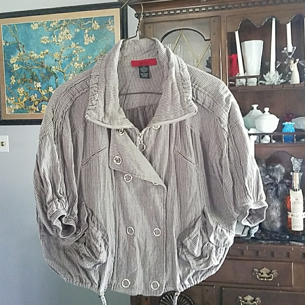 Cropped, short sleeve jacket